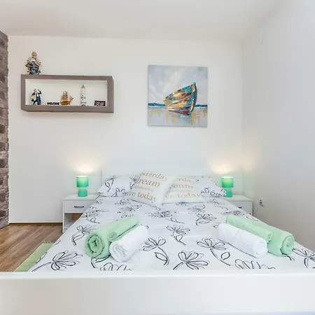 Magdalena Apartment Omisalj